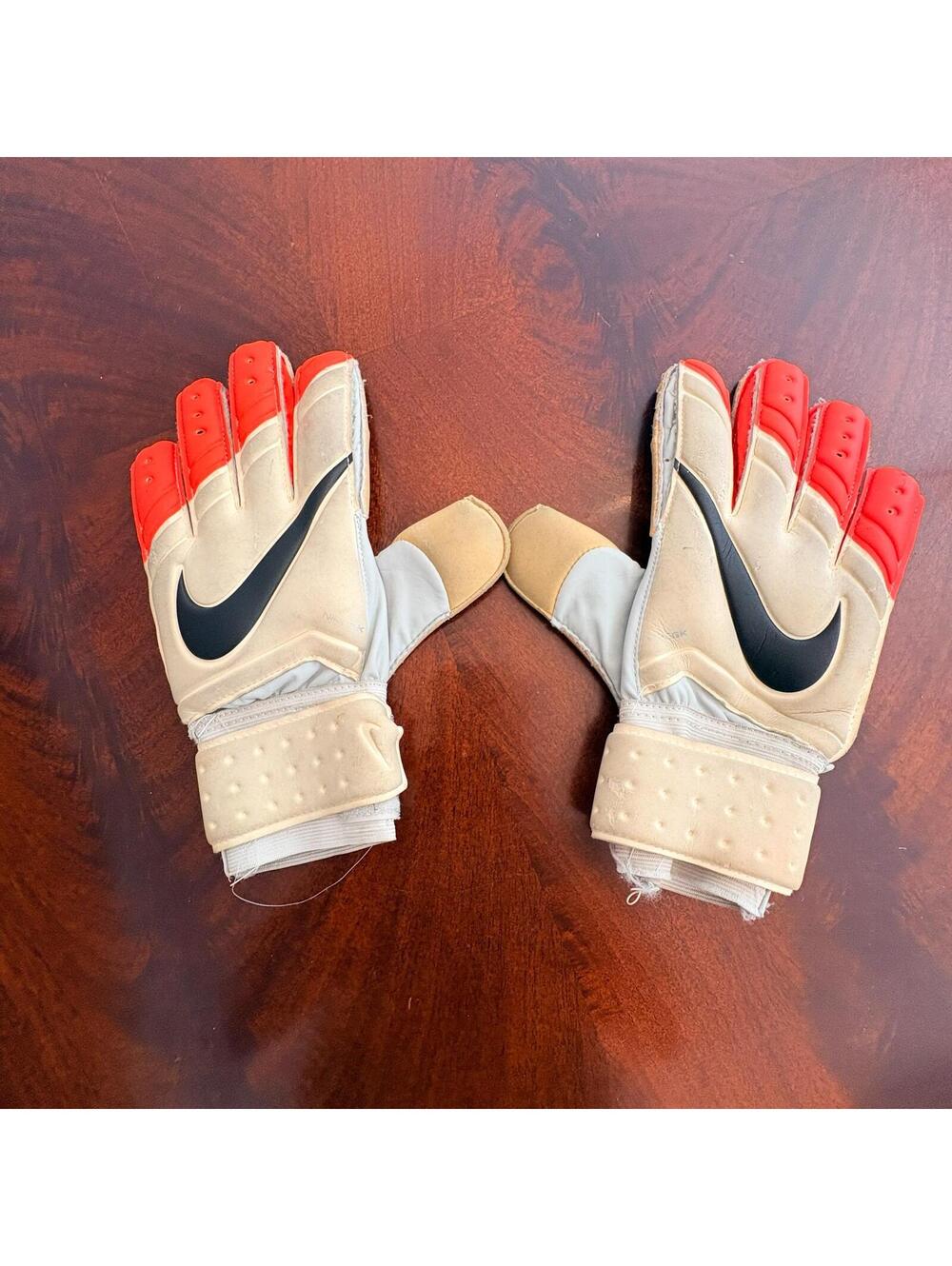 Nike Goalkeeper Gloves with Wrist Strap Large